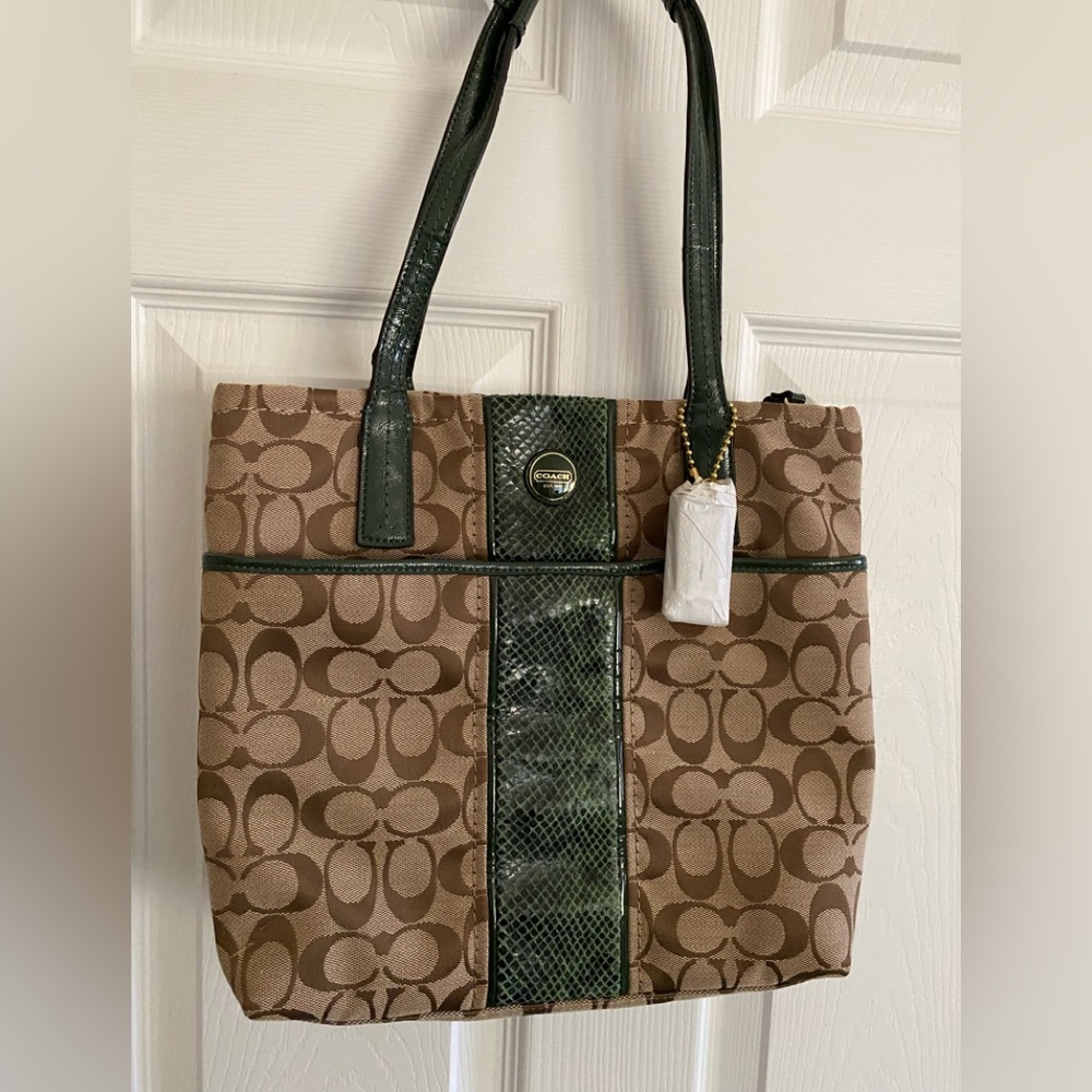 NWOT Coach F25706 With Certificate of Authenticity - Picture 1 of 8